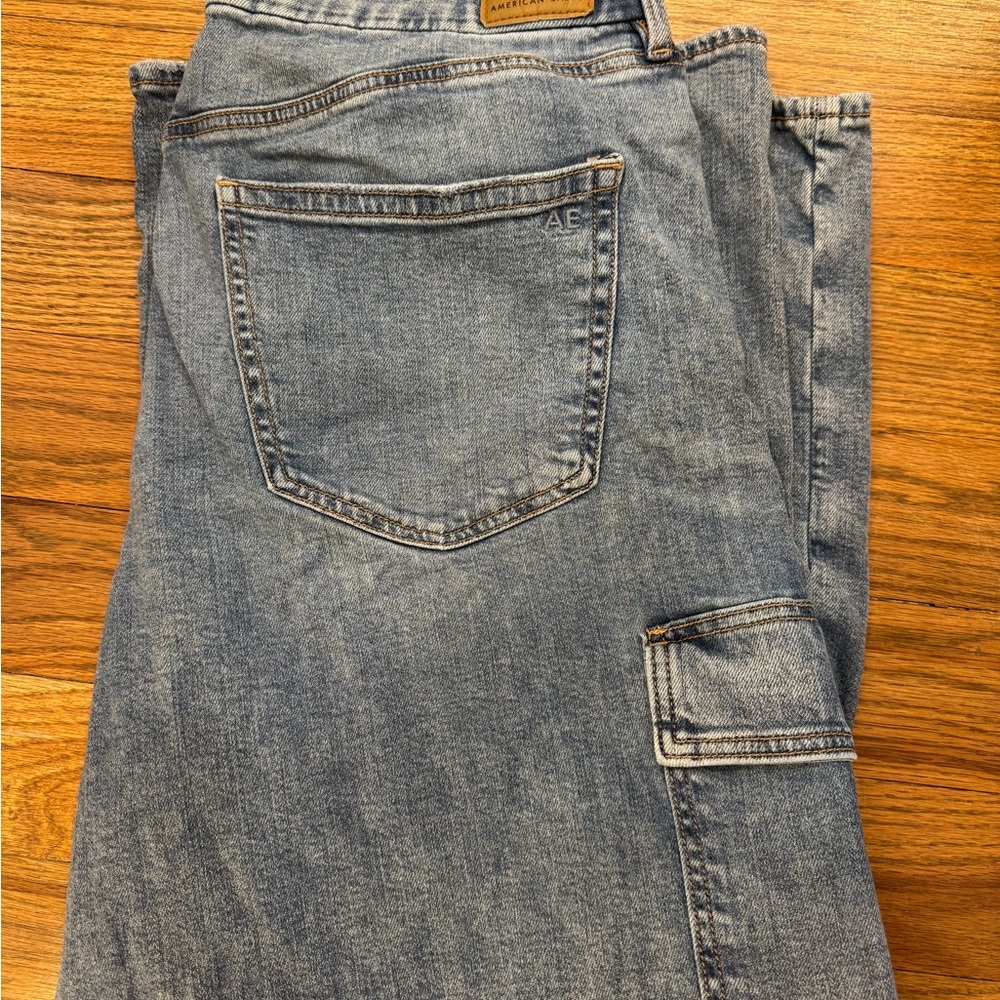 American Eagle Outfitters Curvy Super High-Waisted Baggy Wide Leg Cargo Jean